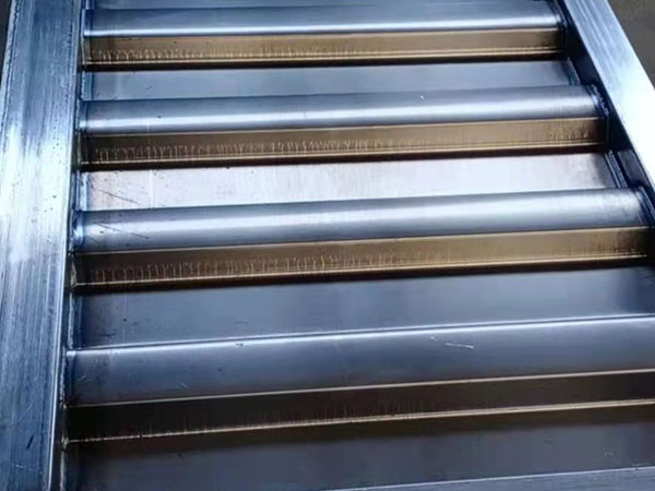 導致礦用托輥短期內損壞的原因